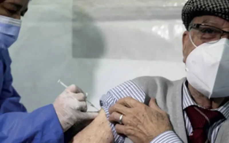 Covid-19 au Maroc : les sans-papiers, oubliés de la vaccination