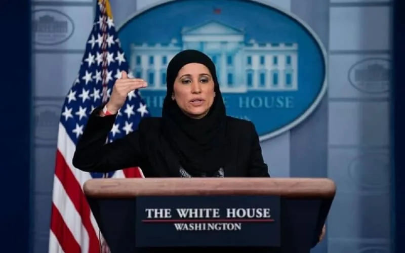 États-Unis : le point de presse à la Maison-Blanche, confié à une femme voilée