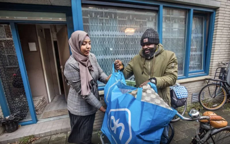 Pays-Bas : Asma Bennejma reçoit de l'aide pour aider les plus démunis