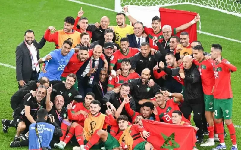 L'auteur algérien Yasmina Kadhra salue la « bravoure » des Lions de l'Atlas