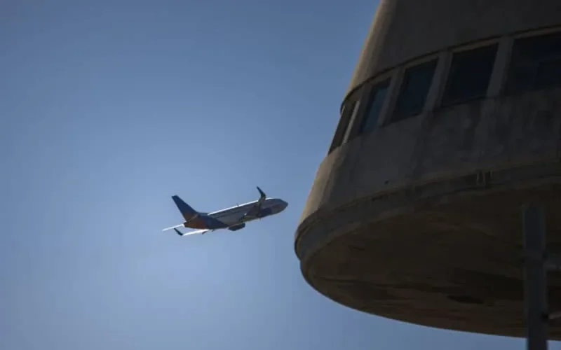 Un avion en provenance du Maroc atterrit d'urgence à Barcelone, des passagers prennent la fuite 