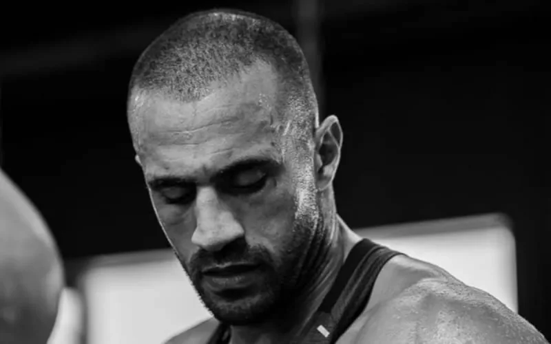 Badr Hari chute dans le classement Glory
