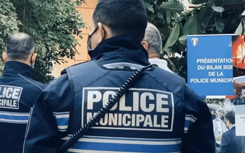 Deux bébés abandonnés à côté d'une mosquée à Nice