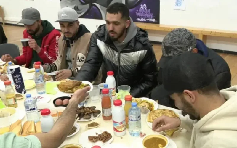 Anderlecht : un Iftar pour des étudiants marocains ayant fui l'Ukraine (vidéo)