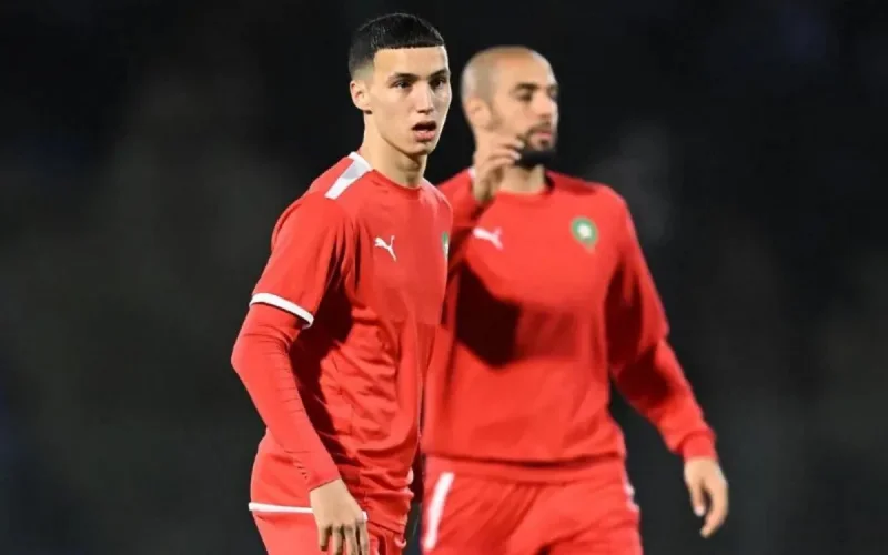 Bilal El Khannouss reçoit le prix du meilleur « rookie » de la Jupiler Pro League