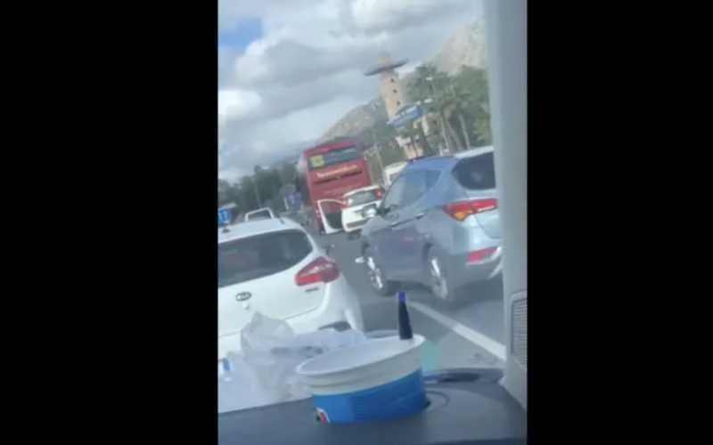 Des Marocains « jettent » 20 000 euros sur l'autoroute de Marbella (vidéo)