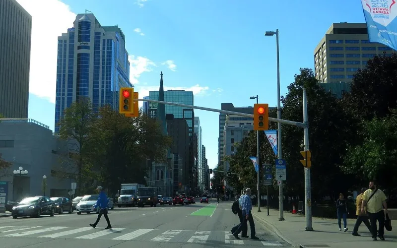 Le Canada coupe drastiquement dans l'immigration temporaire