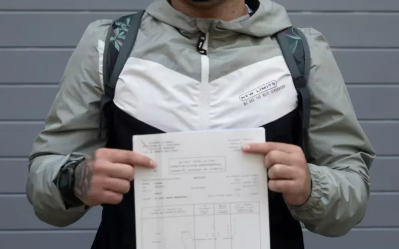 Le sésame à 3 euros : Comment un document ouvre les portes de la légalité aux Marocains en Espagne