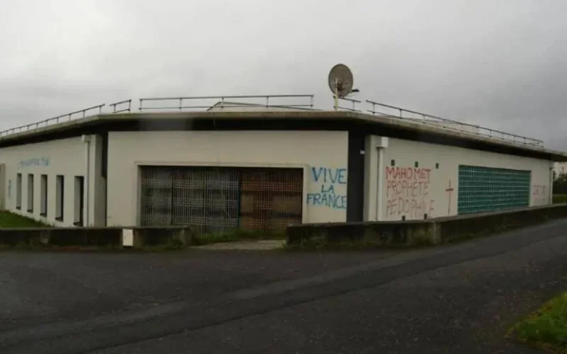 Un centre culturel musulman de Rennes couvert de tags islamophobes, une enquête ouverte