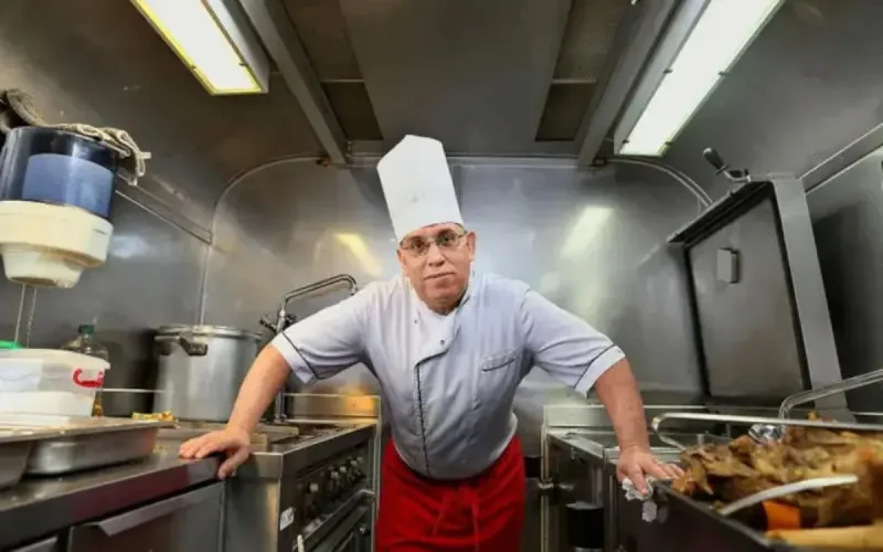 Suisse : Le chef marocain qui nourrit 220 artistes internationaux