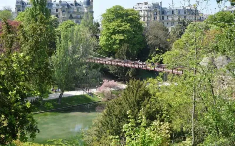 Paris (Buttes-Chaumont) : découverte du corps démembré d'une Maghrébine