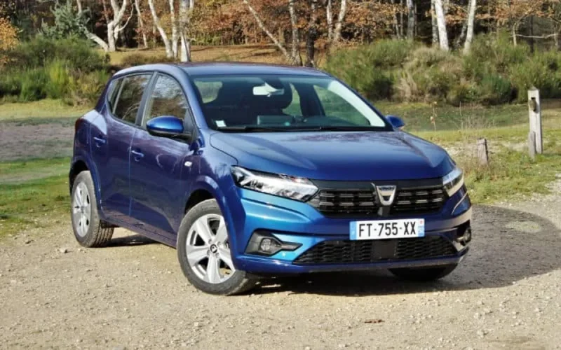 Fabriquée au Maroc, la Sandero cartonne en France