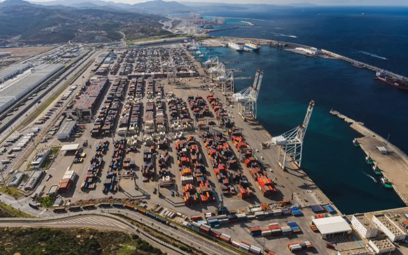 Crise au Moyen-Orient : la fermeture d'Ormuz déroute le commerce mondial vers le Maroc