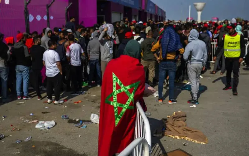 Face à une forte demande, des drapeaux marocains fabriqués au Qatar