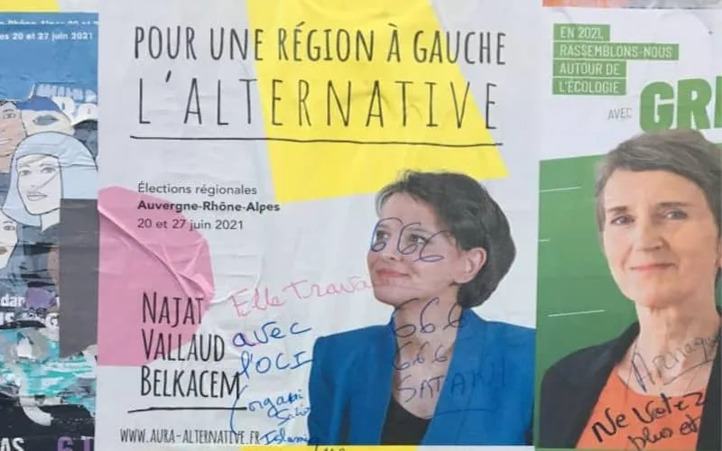 « Retourne au Maroc » sur une affiche de Najat Vallaud-Belkacem