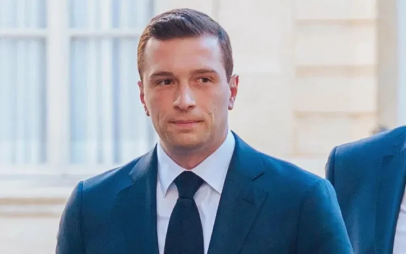 En France, l'extrême droite veut empêcher les binationaux marocains d'accéder à certains postes