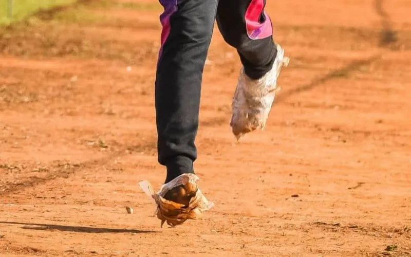L'histoire touchante d'un garçon marocain qui court pieds nus (photos)