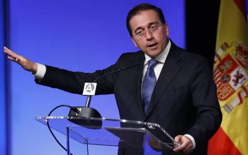 Entre le Maroc et l'Algérie, le coeur de l'Espagne balance