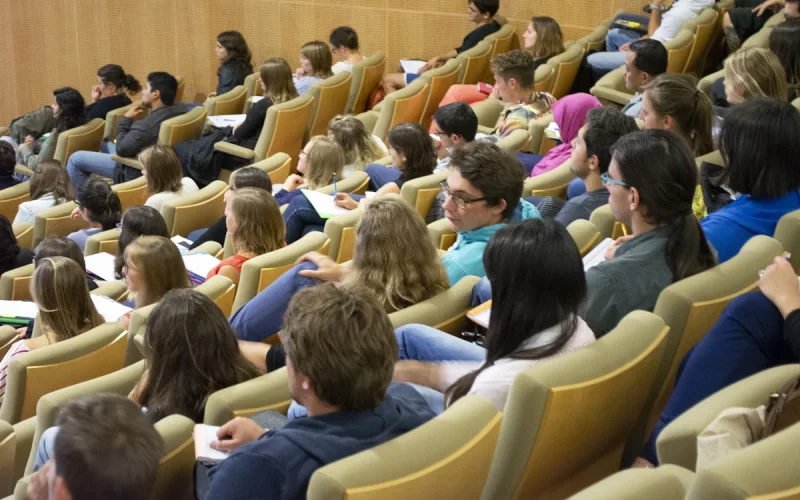 Les meilleurs étudiants marocains des grandes écoles françaises quittent la France