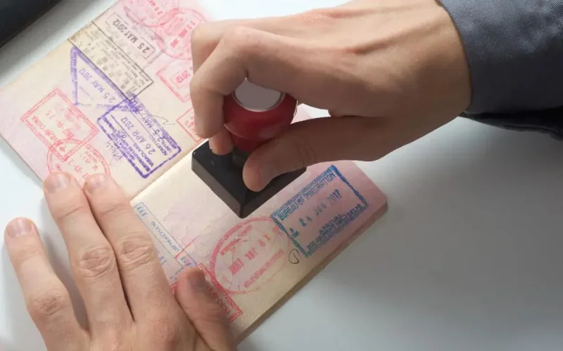 L'Europe met fin aux tampons sur les passeports