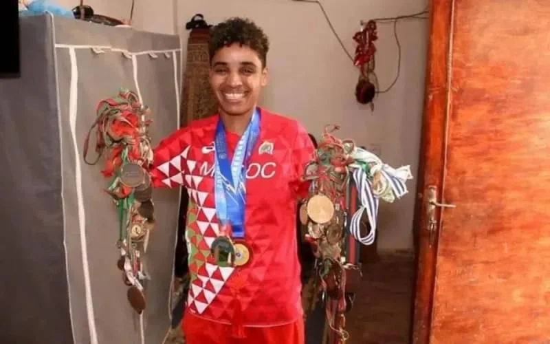 Une championne marocaine d'athlétisme à la rue (vidéo)