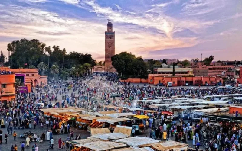 Marrakech fait la chasse aux faux guides et mendiants