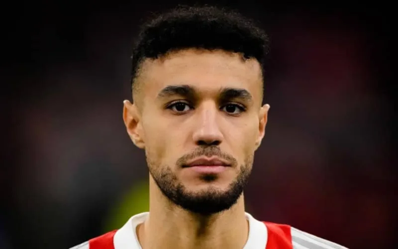 Noussair Mazraoui signe avec le FC Barcelone 