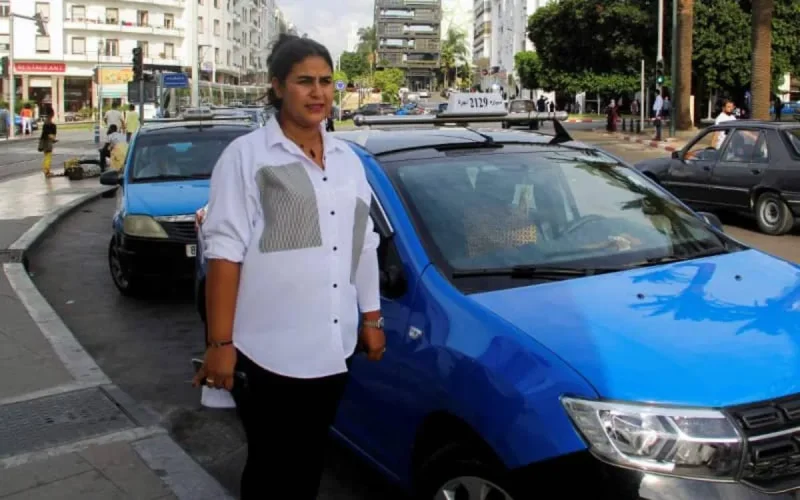 Souad Hdidou, seule femme chauffeur de taxi de Rabat (vidéo)