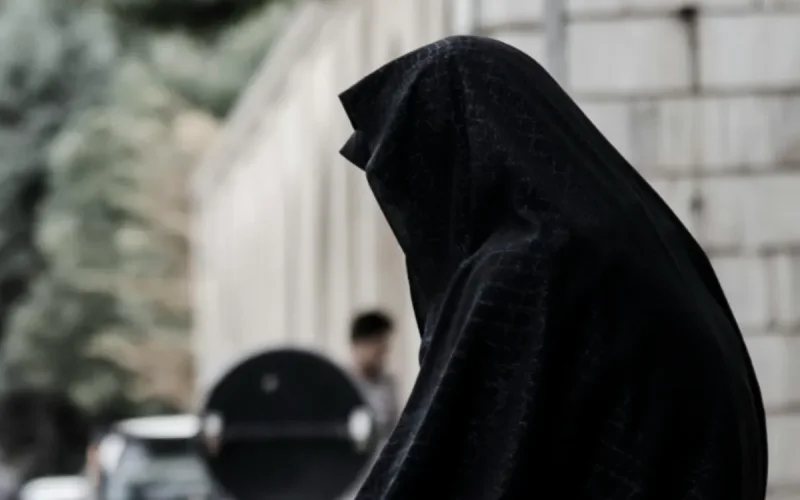 Tanger : sous son niqab, elle dépouille une retraitée de 50 000 dirhams