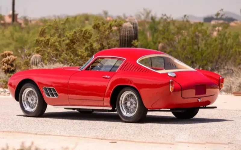 Une Ferrari ayant appartenu au roi Mohammed V en vente