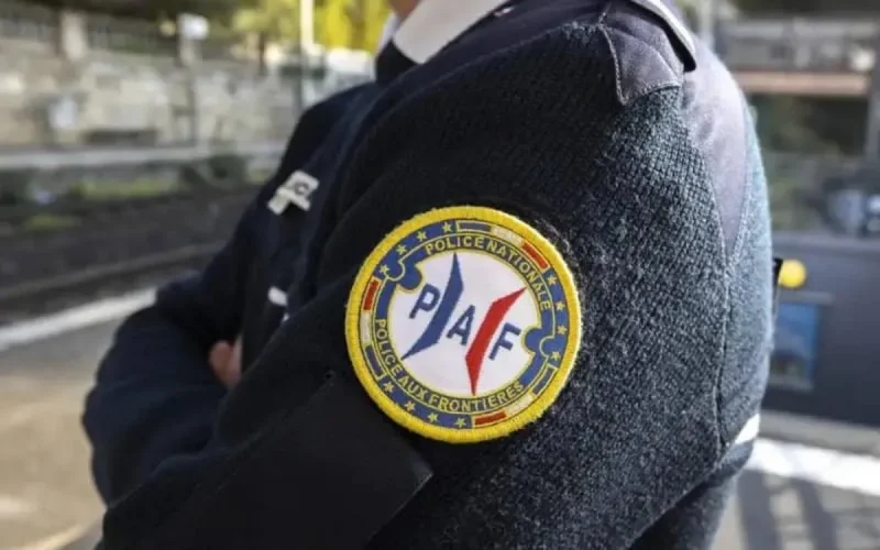 Un Marocain refuse le test PCR pour empêcher son expulsion de France