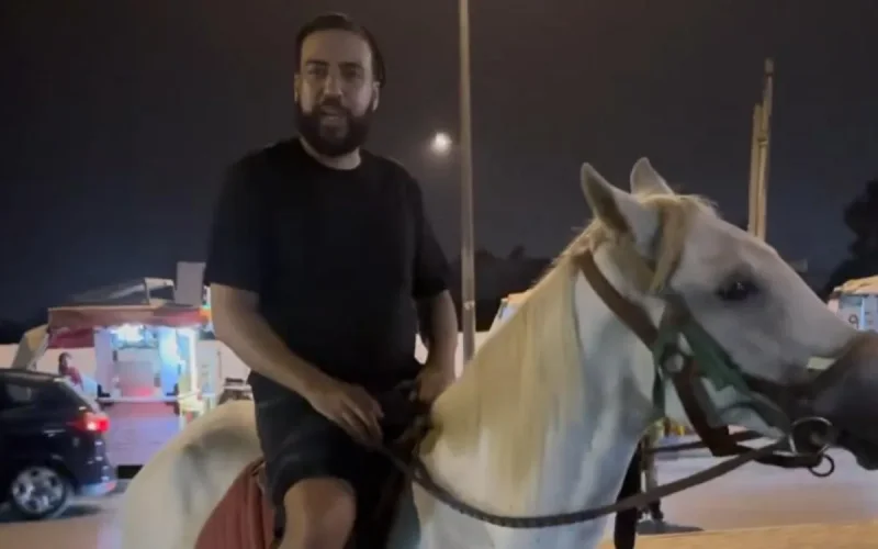 Entre escargots et équitation : French Montana redécouvre Casablanca