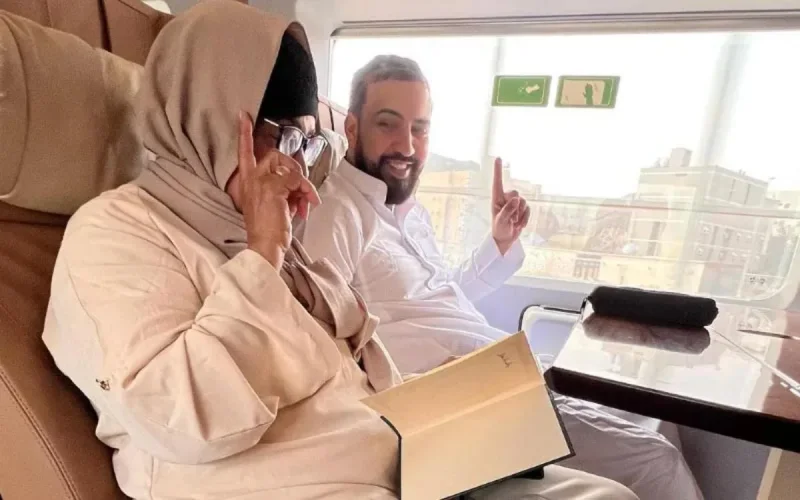 French Montana accomplit la Omra en compagnie de sa mère
