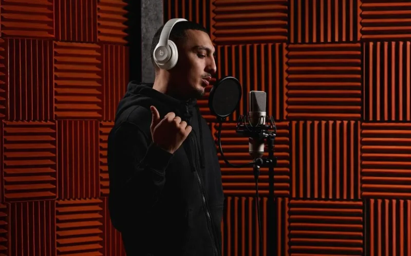 Le frère du rappeur Morad arrêté pour avoir poignardé trois mineurs