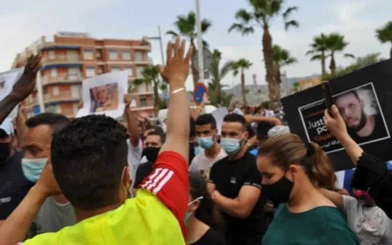 La famille de Younes, tué par un raciste, remercie les habitants de Murcia