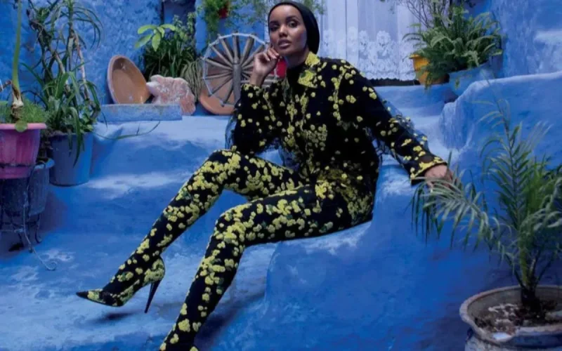 Halima Aden en hijab, sublime pour Vogue Arabia au Maroc (photos)