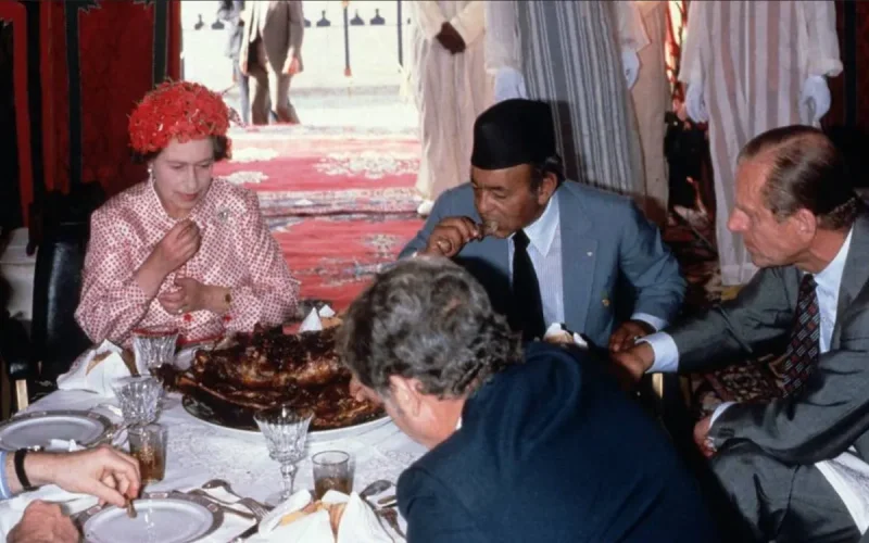 « Ne parlez pas ainsi de mon personnel » : Le jour où Elizabeth II a recadré le Roi Hassan II