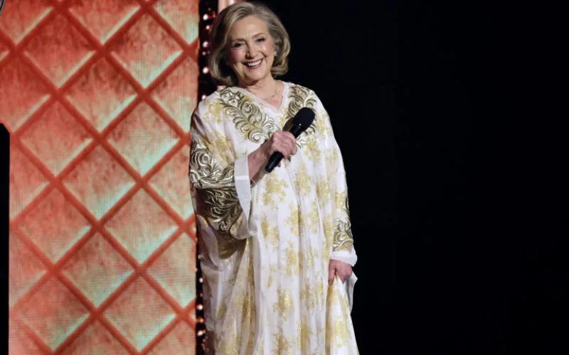 Hillary Clinton sublime en gandoura marocaine