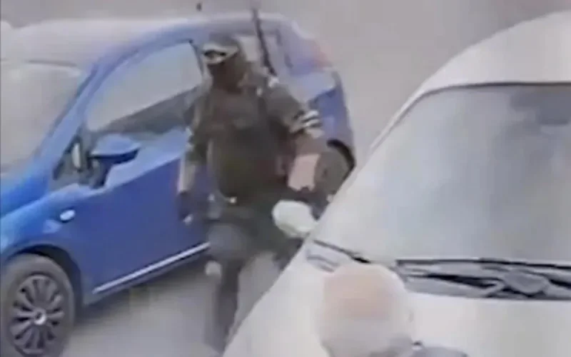 Haute-Savoie : un homme en tenue de combat sème la peur devant une mosquée