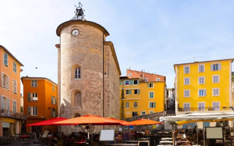 Des tags racistes visant les Maghrébins à Hyères (Var)