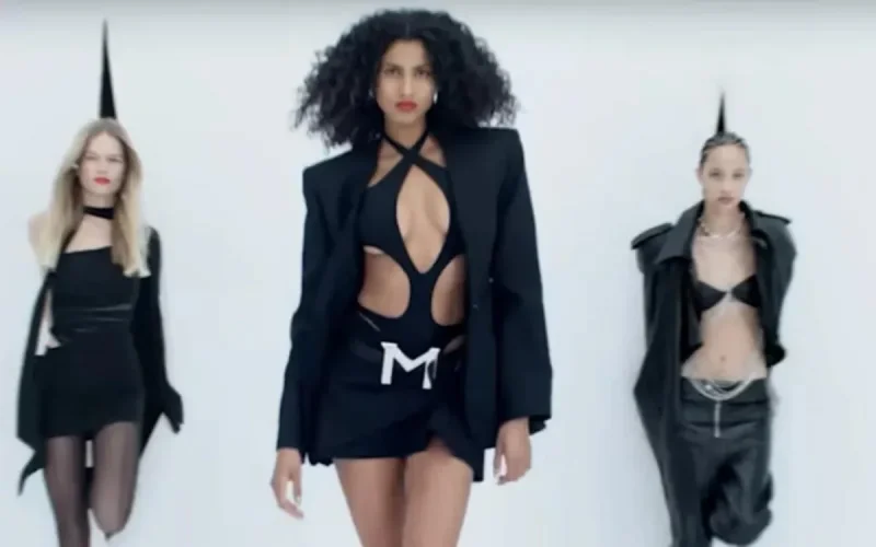 Imaan Hammam, vedette de la campagne conjointe H&M et Mugler (vidéo)