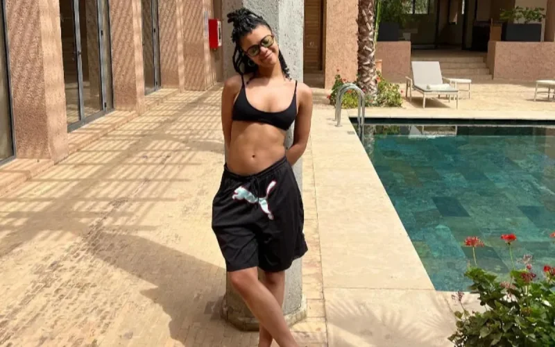 L'héroïne de "Queen Charlotte" émerveillée par Marrakech