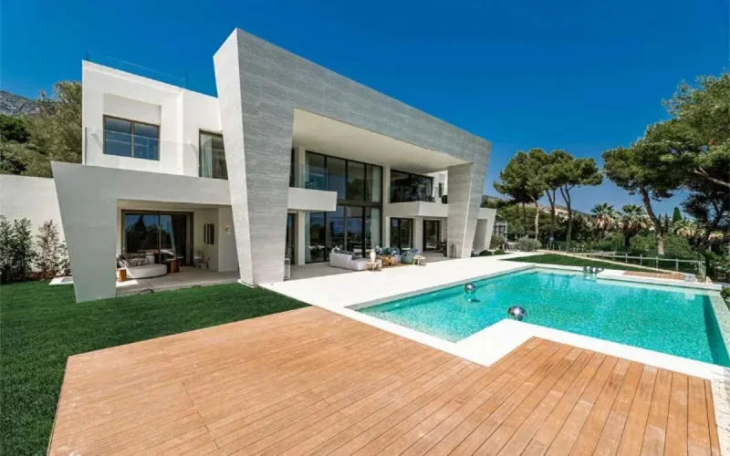 Des influenceurs marocains impliqués dans des achats immobiliers illégaux à l'étranger