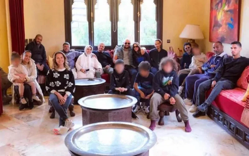 Ramadan 2023 : Jamel Debbouze publie une rare photo de tout son clan réuni