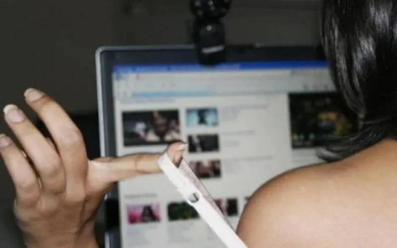 Un ancien joueur de l'équipe du Maroc victime de sextorsion, des suspects arrêtés