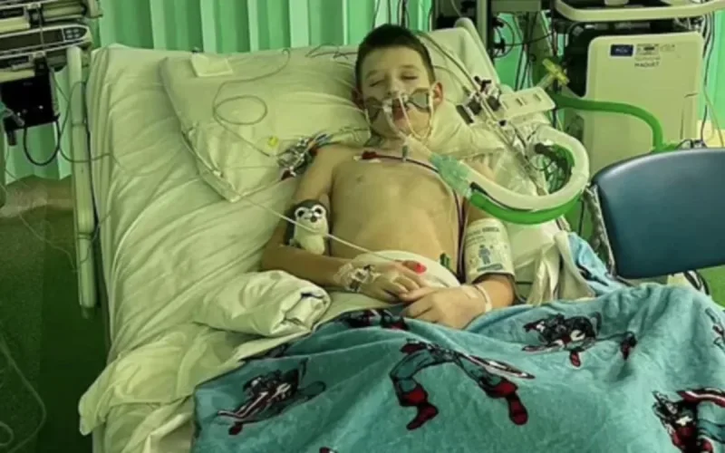 Jude, 10 ans, atteint d'une maladie rare détectée au Maroc