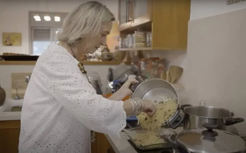 Une enseignante israélienne met en avant la cuisine marocaine et la darija (vidéo)