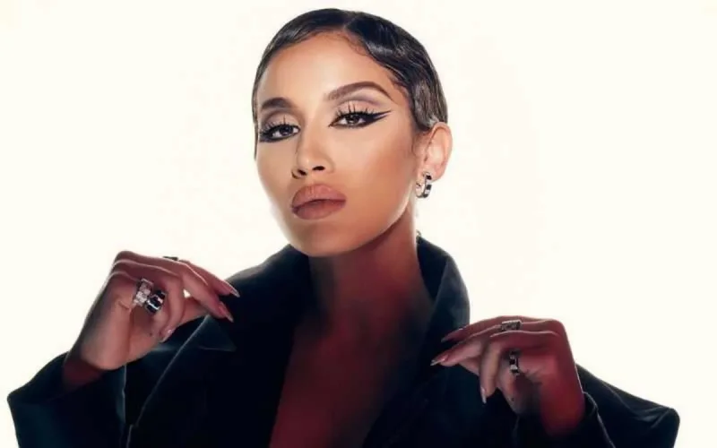 Eurovision 2023 : la Canado-marocaine La Zarra dévoile la chanson « Evidemment » (vidéo)