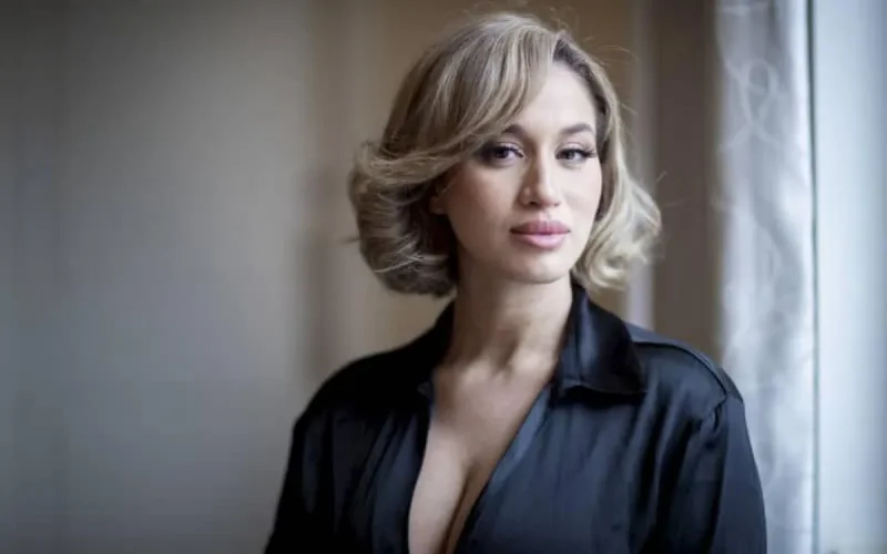 Qui est La Zarra, la Canado-marocaine qui représentera la France à l'Eurovision ? 