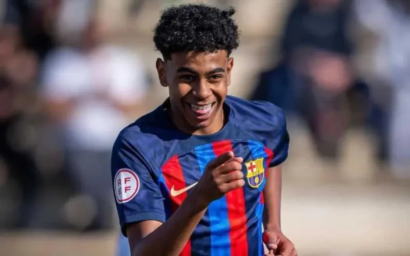 À 15 ans, Lamine Yamal devient le plus jeune joueur de l'histoire du Barça